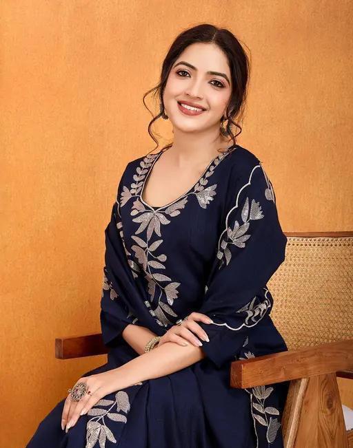 Elegant Embroidered Kurta Set with Dupatta & Pants – 3-Piece Ethnic Wear for Women